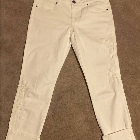 Cabi NWOT White Woodstock Slim Boyfriend Jeans size 6 - Picture 3 of 7